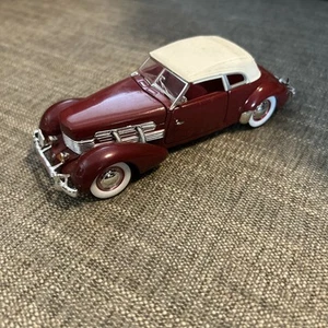 Signature Models 1937 CORD 812 SUPERCHARGED Diecast Car Red White - Picture 1 of 2