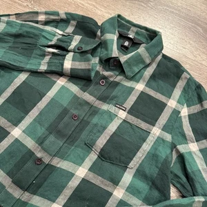 Volcom Shirt Boys Large Green Plaid Long Sleeve Button up Skater Skate Surf - Picture 1 of 10