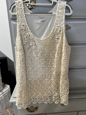 Camiseta sin mangas de encaje formal LB Plus 22/24 con adornos Foto 1 de 4