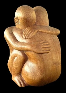 Escultura/estatuilla/estatua de colección años 70 con abrazo de madera tallada a mano - Imagen 1 de 15