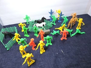 Cowboys and indians playset With fences and horses red/yellow/green bright - Picture 1 of 4