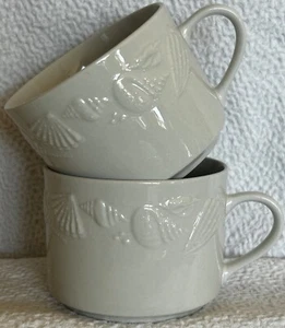 Lynn’s Stoneware Seashore Set Of 2 Coffee Cups c1997-2008 Embossed Seashells - Picture 1 of 13
