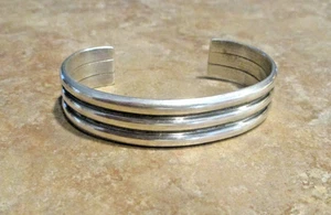 LARGER SIZE !!  SUBSTANTIAL Vintage Navajo Sterling Silver RAIL DESIGN Bracelet - Picture 1 of 12