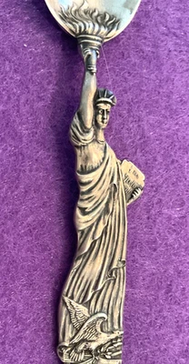 Estatua de la Libertad NY City Seal Molino de Viento Castor Esterlina Souvenir Cuchara Shiebler Foto 1 de 4