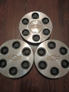 3 Chevy Silverado Suburban 1500 Wheel Center Hubcaps - Bild 1 von 5