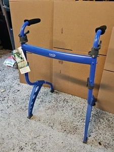 Deambulatore leggero pieghevole salvaspazio Cosco Ability Care Essentials - Foto 1 di 9