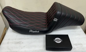 OS&D Advanblack Red "Promonkey" Extended Reach Seat for '09-23 Harley Touring - Foto 1 di 10