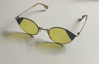 Gafas de sol Fendi amarillas ojos de gato Foto 1 de 3