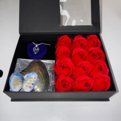 Conjunto de regalo Pearlina - Perla de deseo en ostra viva, collar colgante jaula de plata, jabón Foto 1 de 4