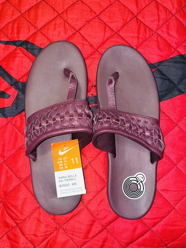 Nuovo con etichette Perizoma Nike Donna Bella Kai 2 Night Maroon Taglia 11