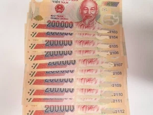 BRAND NEW 200,000 x 10 Vietnamese Dong Banknote (200K VND) Uncirculated (2 Mil) - Picture 1 of 5