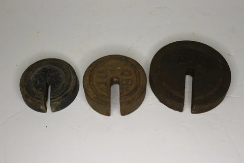 Antique Vintage Lot of 3 Cast Iron Feed Bag Scale Weights 2lb, 1.5lb, 1lb Cover