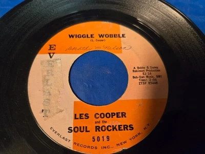 Les Cooper And The Soul Rockers – Wiggle Wobble - 7" VINYL SINGLE - Image 1 of 3