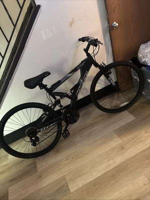 Bicicleta de montaña ya no la uses realmente y Tryna hazlo Foto 1 de 4