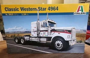 Kit de camión modelo Italeri 3915 escala 1/24 clásico Western Star 4964 nuevo abierto - Imagen 1 de 9