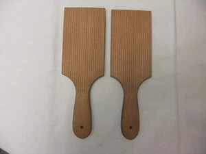 Vintage Paar Butterstäbchen Paddel aus Holz gerippt geriffelt 20 cm - Bild 1 von 2