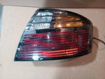 Luz trasera lateral del pasajero Pontiac Bonneville 2000-2005 Foto 1 de 4