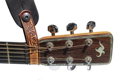 AT-2 Marrón Tallado Cuero Guitarra Acústica Correa Botón Cabezal Adaptador Para... Foto 1 de 4
