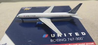 Gemini Jets United Airlines 767-300 Blue Tulip N661UA 1:400 GJUAL1021 RARE - Image 1 of 4