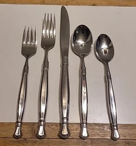 ONEIDA - ACT I - CUBE Glossy Stainless FLATWARE SILVERWARE 5 Pcs Place Setting. - Picture 1 of 7