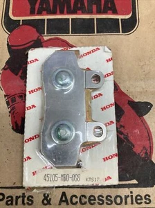 NOS HONDA FRONT CALIPER BRAKE PAD VF750 1982 1983 45105-MB0-008 Free Ship - Picture 1 of 1