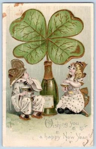 1906 HAPPY NEW YEAR CHILDREN UNDER GIANT 4-LEAF CLOVER CHAMPAGNE BOTTLE POSTCARD - Picture 1 of 2
