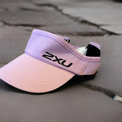 Visera para correr 2XU - talla única rosa/negro, cierre ajustable Foto 1 de 4