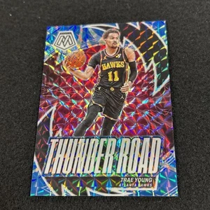 2023-24 Trae Young Mosaic Thunder Road #11 Inserto azul reactivo (#’d 82/99) - Imagen 1 de 8