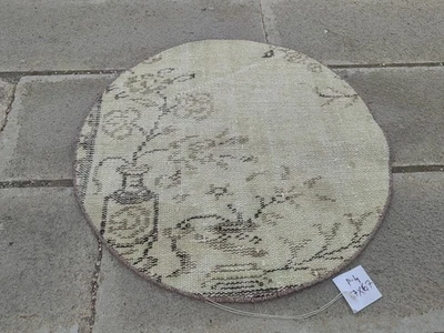 Vintage Turkish Round Rug 2.2 ft" (67 cm) • Cream-Beige Medallion - Image 1 of 4