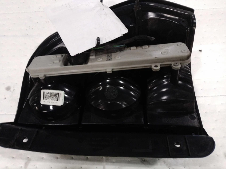 Conjunto de luz trasera izquierda usada se adapta a: Chevrolet Trailblazer 2003 ext izquierda grado A Foto 1 de 4