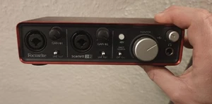 Focusrite Scarlett 2i2 - Bild 1 von 3