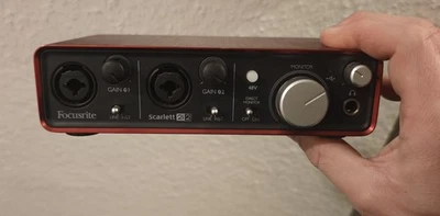 Focusrite Scarlett 2i2 - Bild 1 von 3