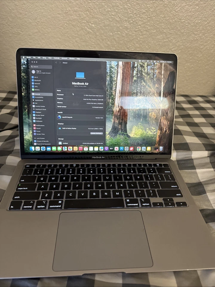 MacBook Air Retina 13 pulgadas 2020 Apple Laptop excelentes condiciones envío rápido Foto 1 de 4