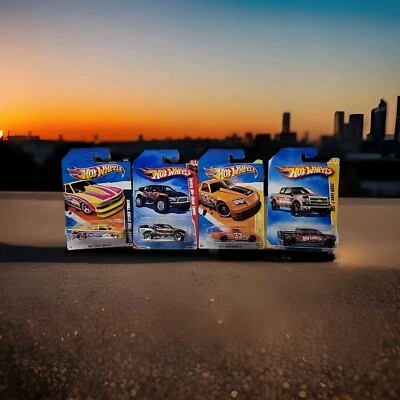 Lote de 4 camionetas de carreras Hot Wheels Toyota Chevy Ford, todoterreno, stock profesional, camionero Foto 1 de 4