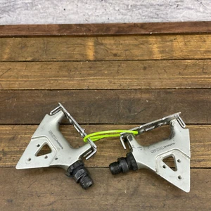 Vintage Shimano 105 Pedals Silver PD-1055 Aero Clip 9/16 in Triangle 3 Bolt Race - Picture 1 of 14