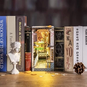 Casa de muñecas miniatura de madera Rolife Sakura Densya hágalo usted mismo libro cuentos para regalo - Imagen 1 de 8