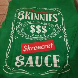 SKINNIES HOOKED ON DA SAUCE Green Mens T-Shirt Short Sleeve Street Racing NEW - Bild 1 von 2