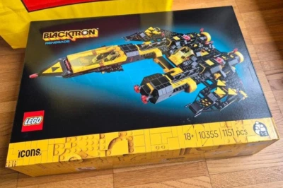 LEGO Icons 10355 Blacktron Renegade 1151 piezas Kit de construcción Foto 1 de 4