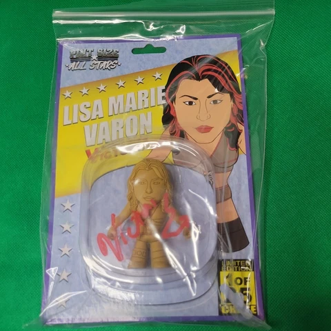 Lisa Marie Varon "Victoria" Pint Size All Star  1 of 25 Chase  Autographed w/COA Cover
