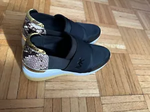 Michael Kors black with beautiful gold tone colors leather slip-ons - Picture 1 of 11