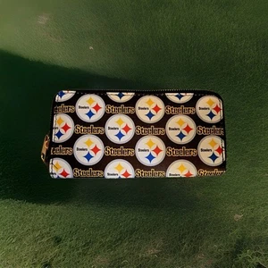 Officially Licensed NFL Pittsburgh Steelers Curve Zip Organizer Wallet - Picture 1 of 9