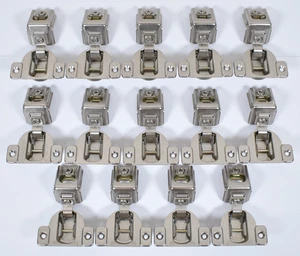 13x BLUM 39c355 Schrankscharniere 39c 1-3/8" Auflage 110 Grad offen ÖSTERREICH - Bild 1 von 15