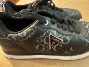 Guess Los Angeles Tennis Shoes Womens Size 8m signature logo style fast ship - Picture 1 of 6