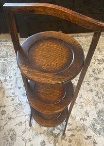 Klappbarer Kuchenständer Eiche Vintage 3 Ebenen. 87 cm hoch & 3 runde Kuchenschalen 22,5 cm Durchmesser - Bild 1 von 10