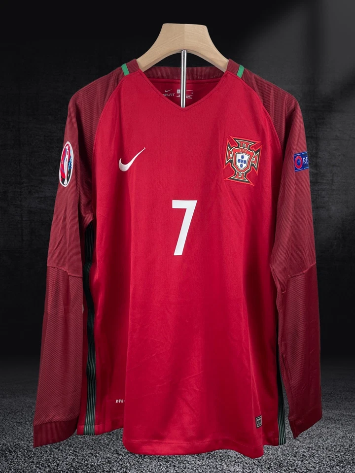 Camiseta manga larga local Cristiano Ronaldo #7 - Icónica Portugal 2015-2016 Foto 1 de 4