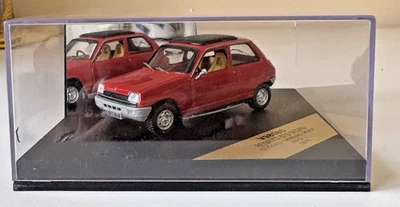 Vitesse V98080 Renault 5TS sedán techo cerrado de lona 1975 cajas como nuevas 1:43 rojo Foto 1 de 4
