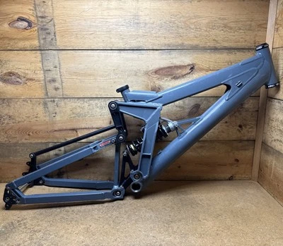 Santa Cruz V10 Full Suspension Mountain Bike Medium Frame 26” 1st Gen - Image 1 of 4