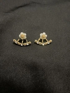 Earings - Picture 1 of 1