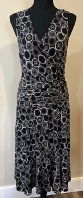 Vestido envolvente sintético Adrianna Papell talla 10 sin mangas ceñido cuello en V elástico negro Foto 1 de 4