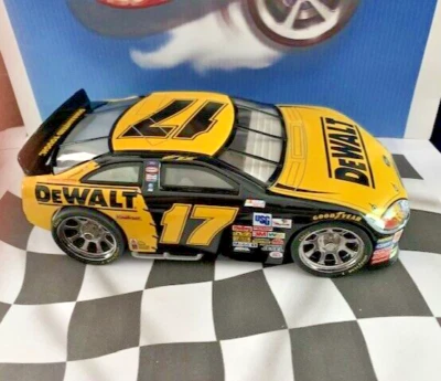 Hot Wheels Pro Racing 2003  STOCKERZ 1/24 #17 Matt Kenseth DeWalt Ford Taurus - Image 1 of 2